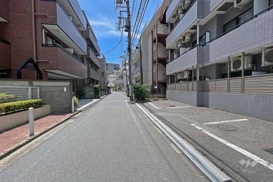 敷地東側前面道路（北側から）