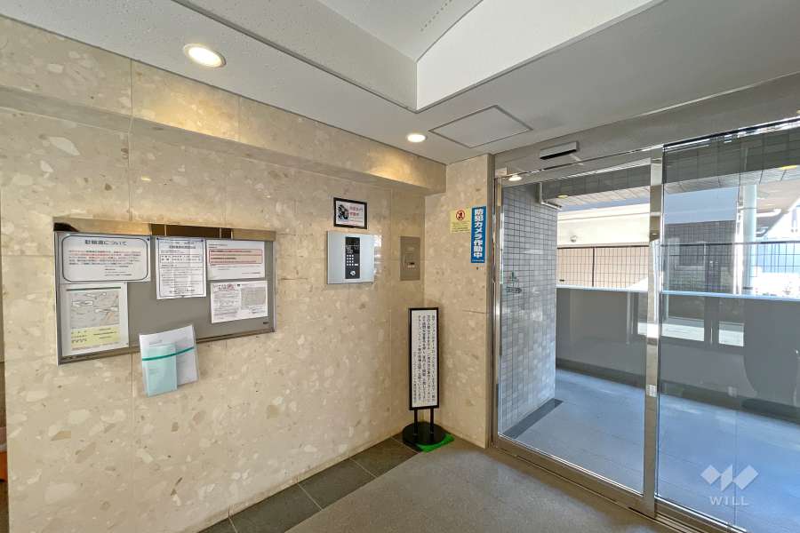 エントランスはオートロック付きです。