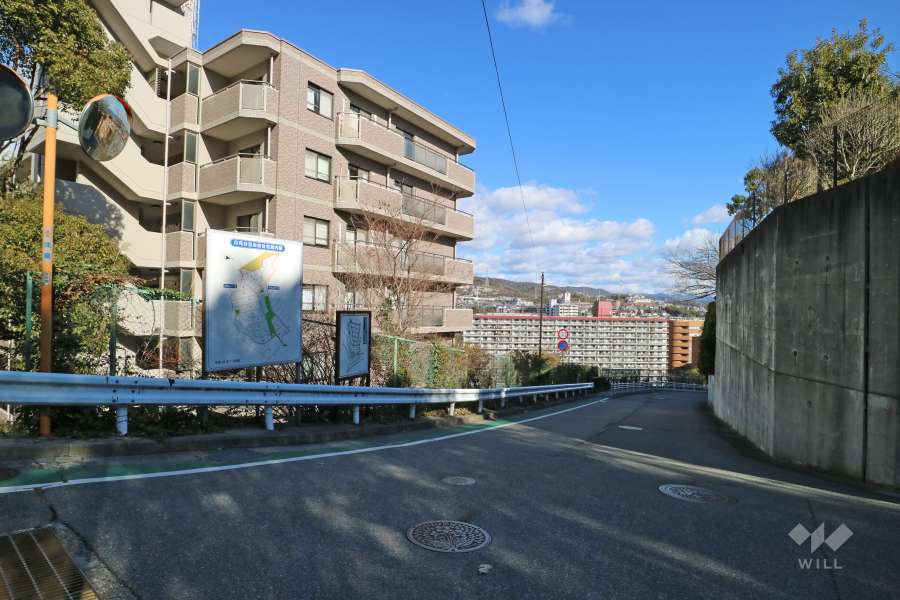 敷地南東側の前面道路