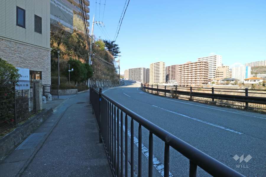 敷地北側の前面道路