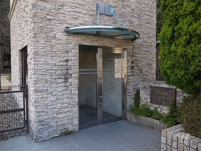 エレベーター棟のエントランス