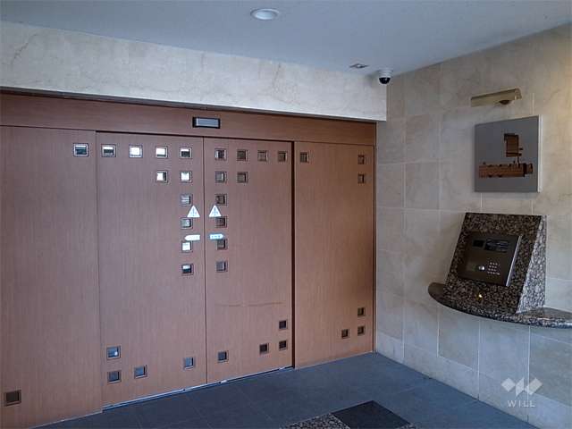 エントランスはオートロック付きです。