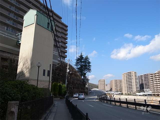 敷地北側の前面道路