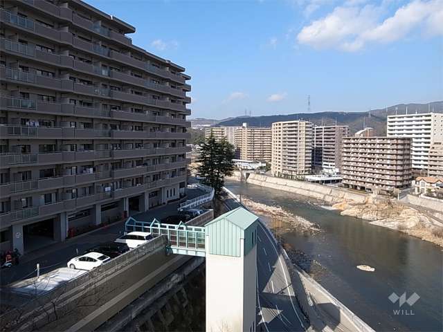 敷地の北側には武庫川が流れています。