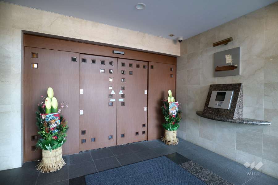 エントランスはオートロック付きです。