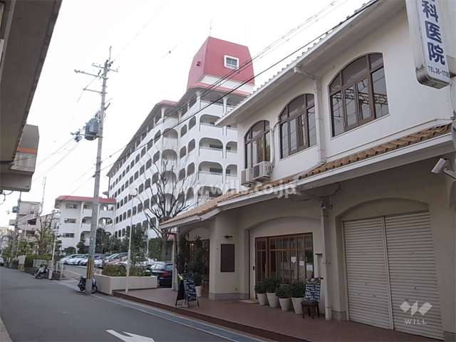 建物の一部は店舗になっています。