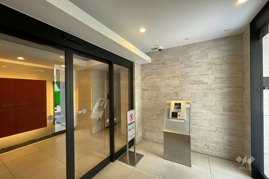 エントランスはオートロック付きです。