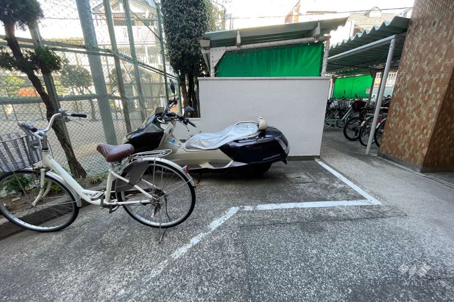 駐輪場とバイク置場
