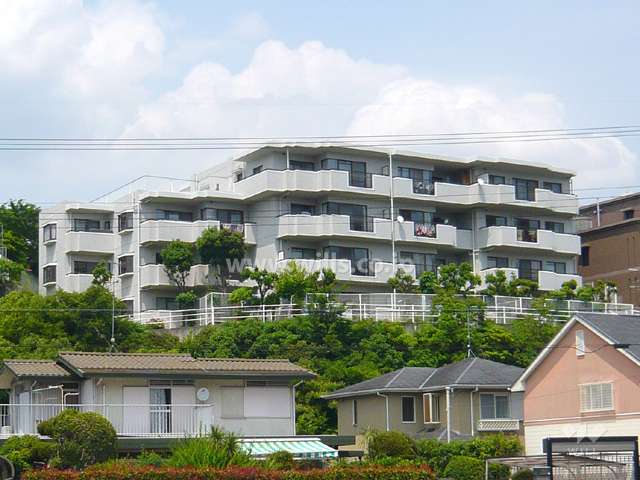 ライオンズマンション仁川の外観（南西側から）