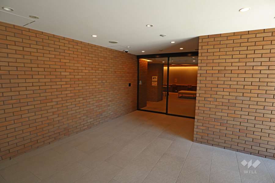 エントランスはオートロック付きです。