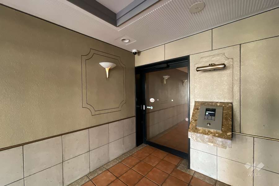 エントランスはオートロック付きです。