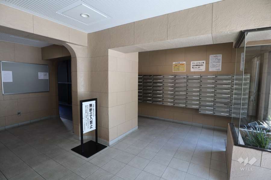 エントランスホールと共用ポスト