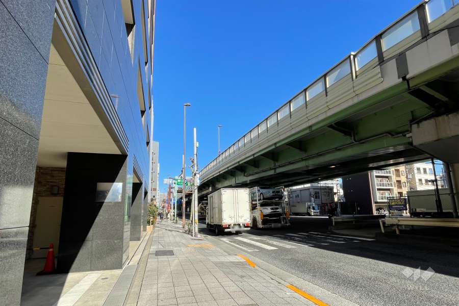 敷地東側の前面道路