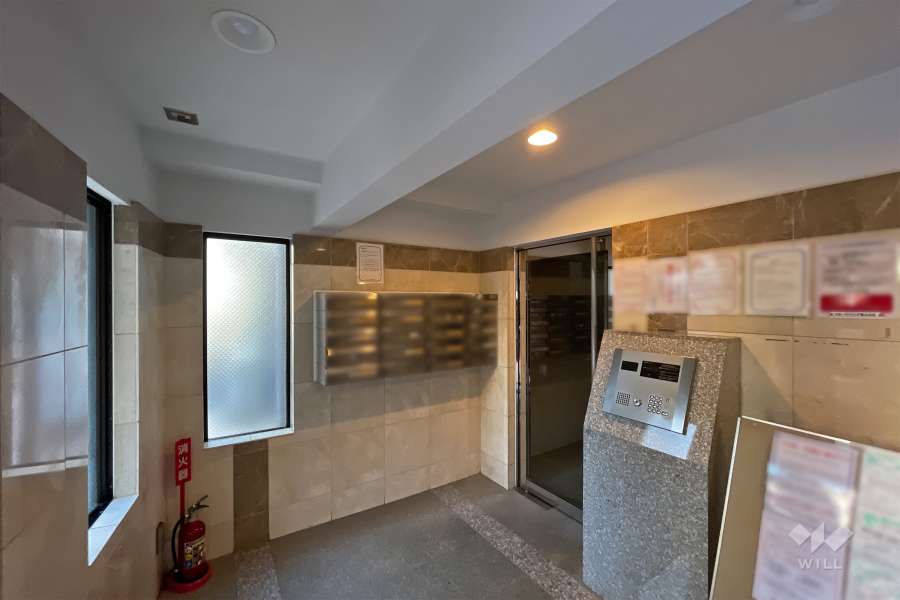 エントランスはオートロック付きです