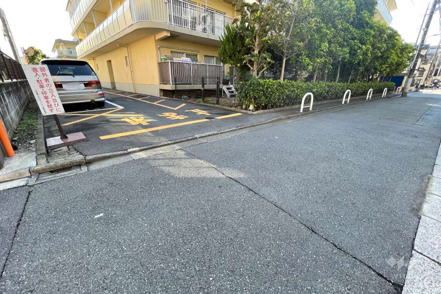 駐車場の出入り口