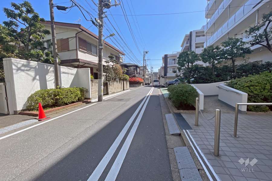 敷地北側の前面道路