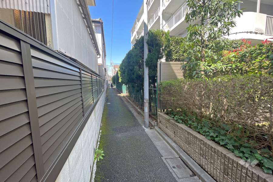 敷地南側の前面道路