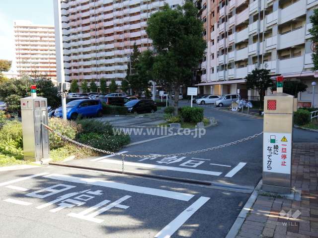 駐車場の出入り口（ロボットゲート付き）