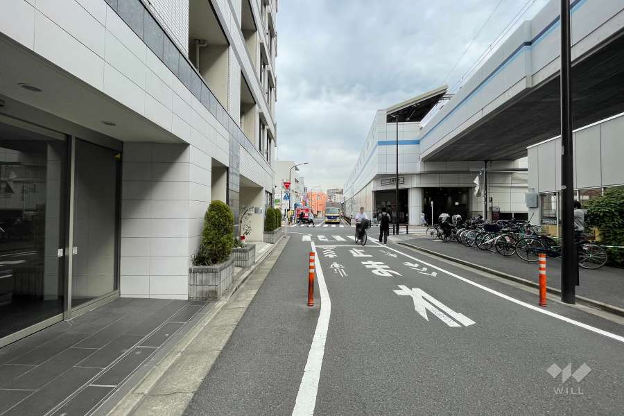 敷地の東側前面道路（南側から）