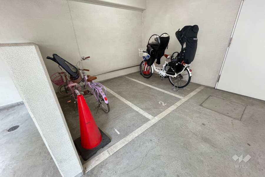屋内に設けられた駐車場