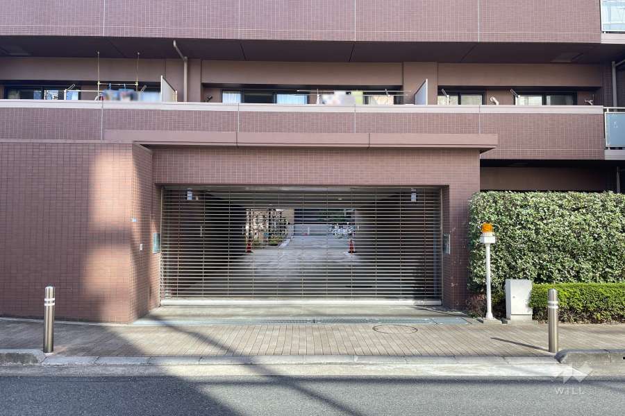 駐車場の出入り口（リングシャッター付き）
