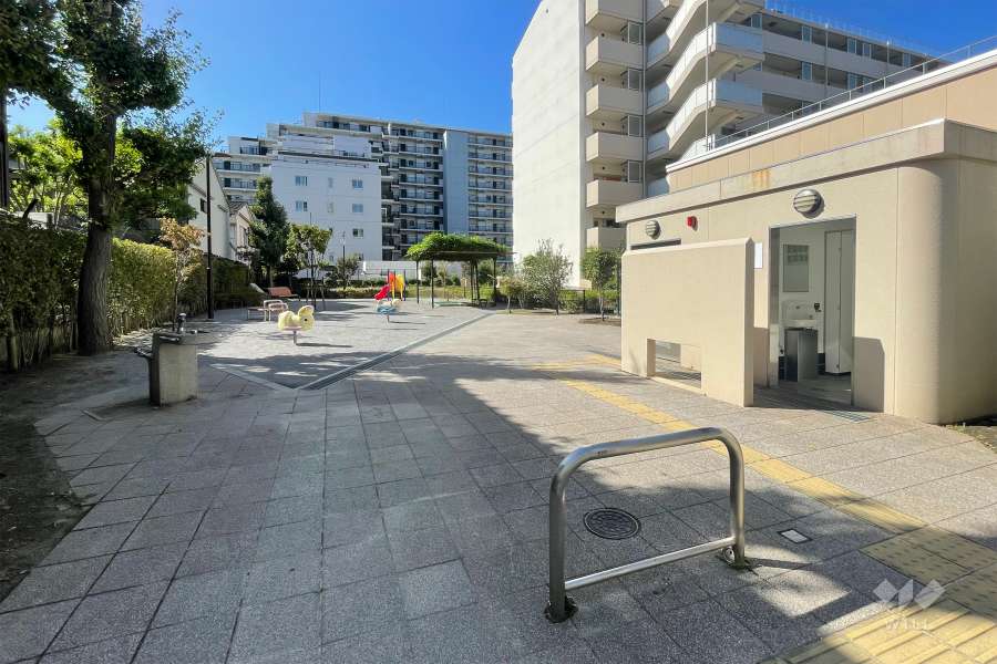 敷地の南側にある『那西児童公園』