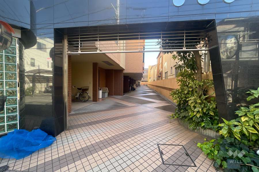 駐車場の出入り口（リングシャッター付き）