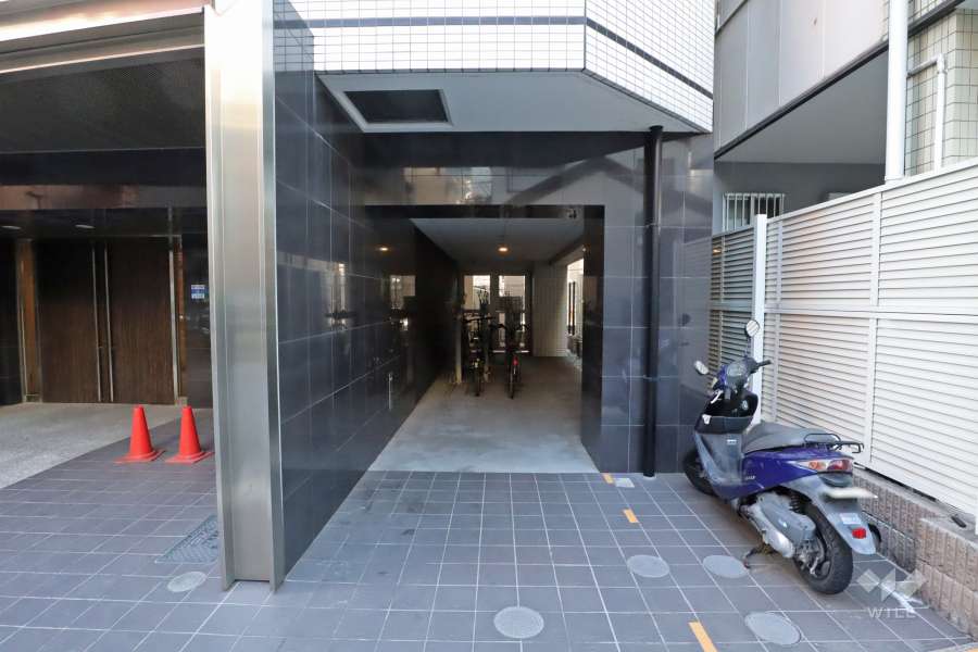 バイク置場と駐輪場