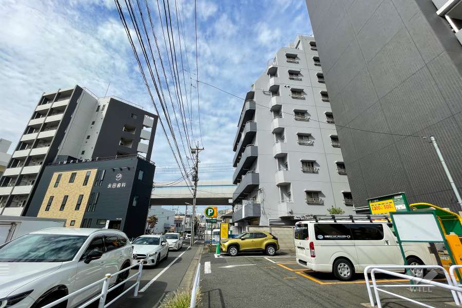 敷地南側の前面道路（東側から）