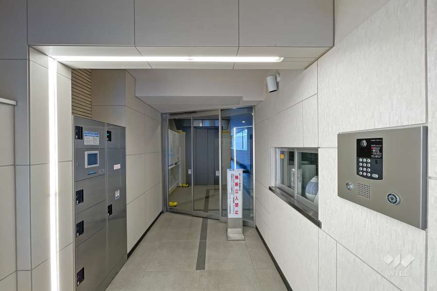 エントランスはオートロック付きです。