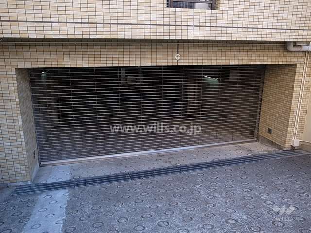 駐車場にはリングシャッターが設置されています。