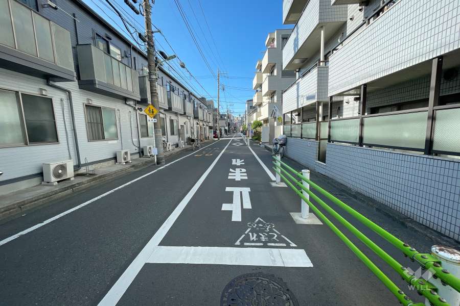敷地西側の前面道路　