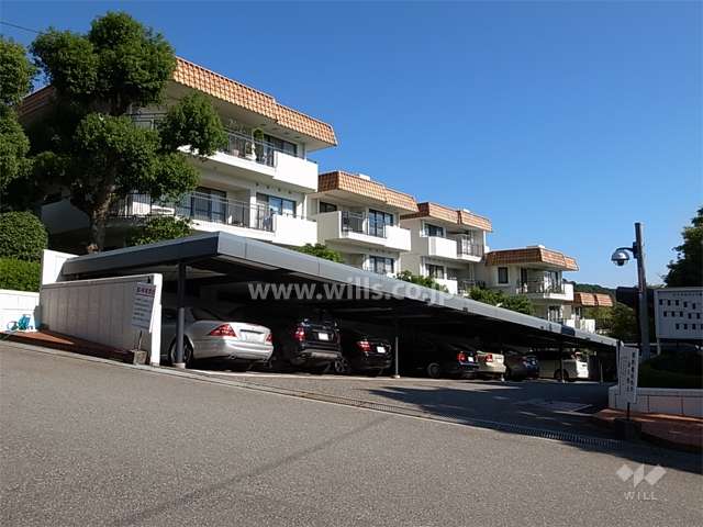 ロイヤルヴィラ苦楽園1号棟の外観（南東側から）