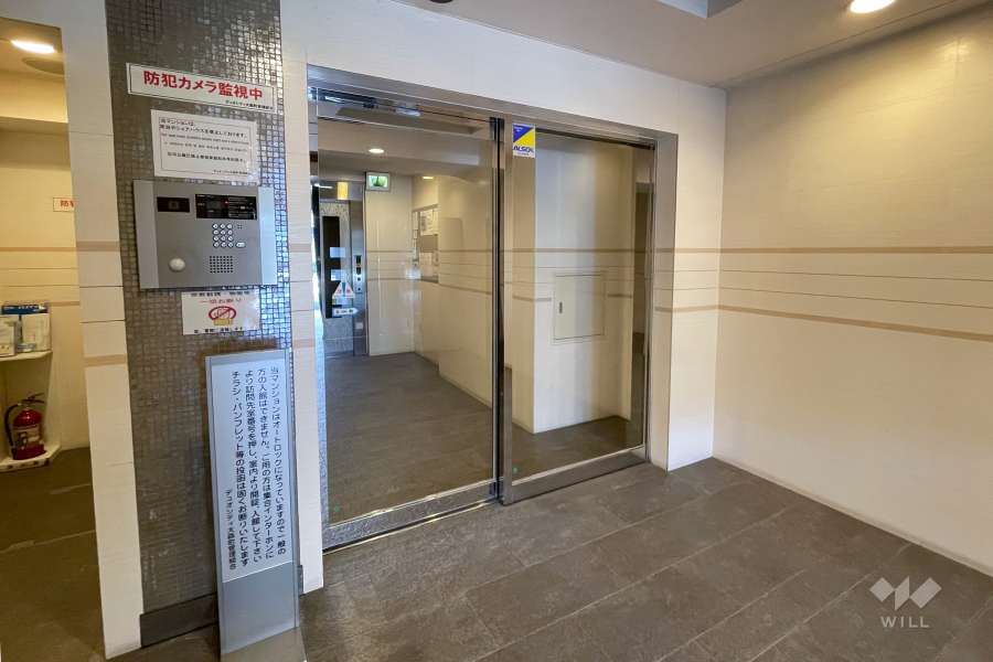 エントランスはオートロック付きです。