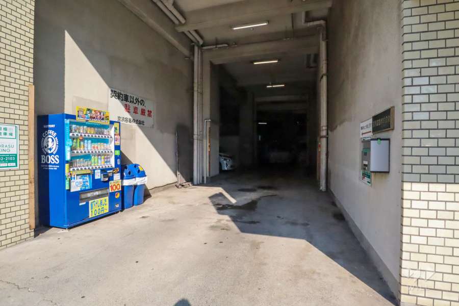 駐車場の出入り口　