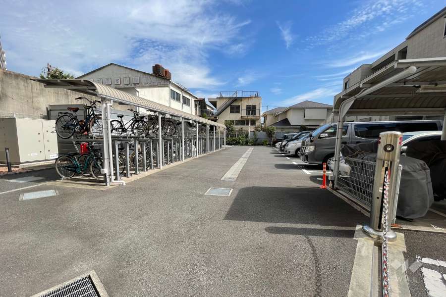 敷地内駐車場（屋外平面式）・駐輪場