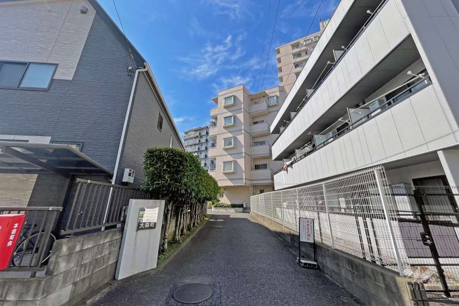 駐車場出入り口（東側）