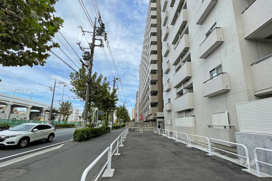 敷地北西側の前面道路　