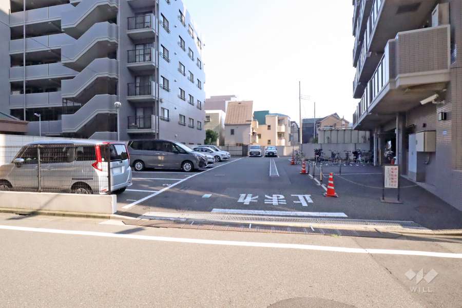 駐車場の出入り口・敷地内駐車場（屋外平面式・屋内平面式）