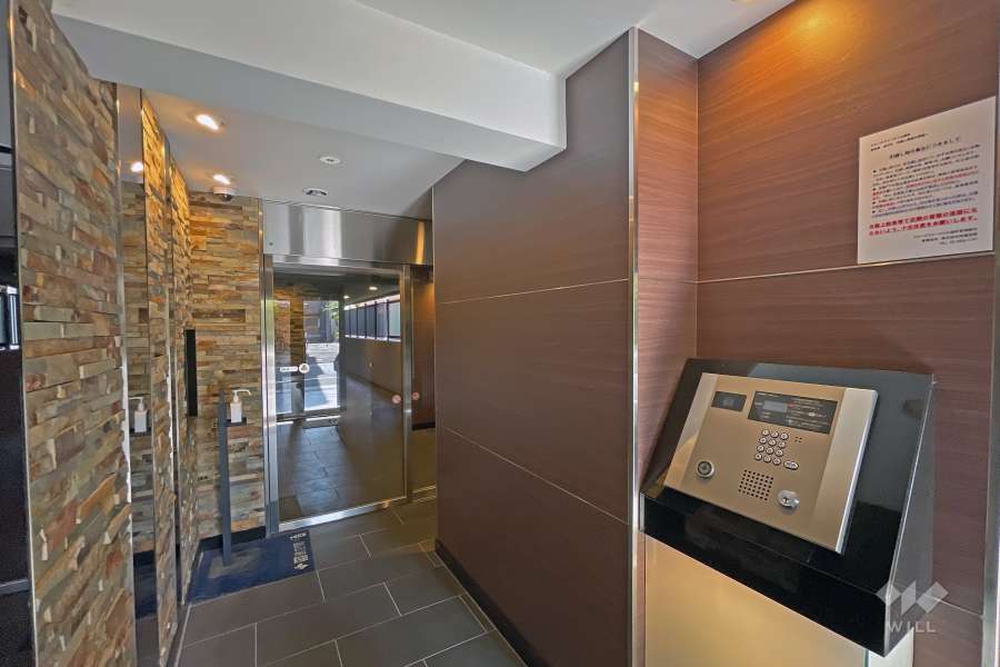 エントランスはオートロック付きです。