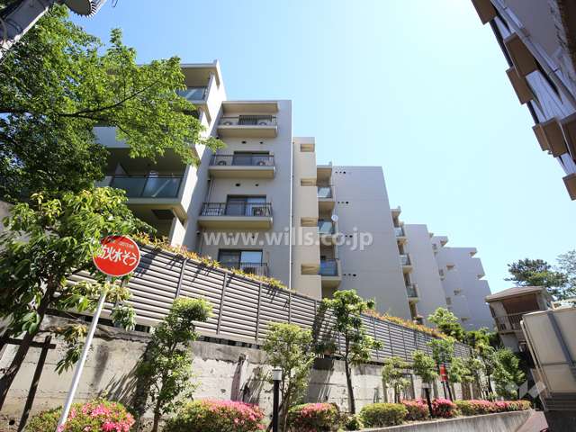 レフィナード夙川公園の外観（南西側から）南側の建物とは間隔があります。