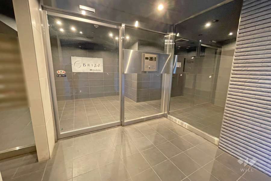 エントランスはオートロック付きです。