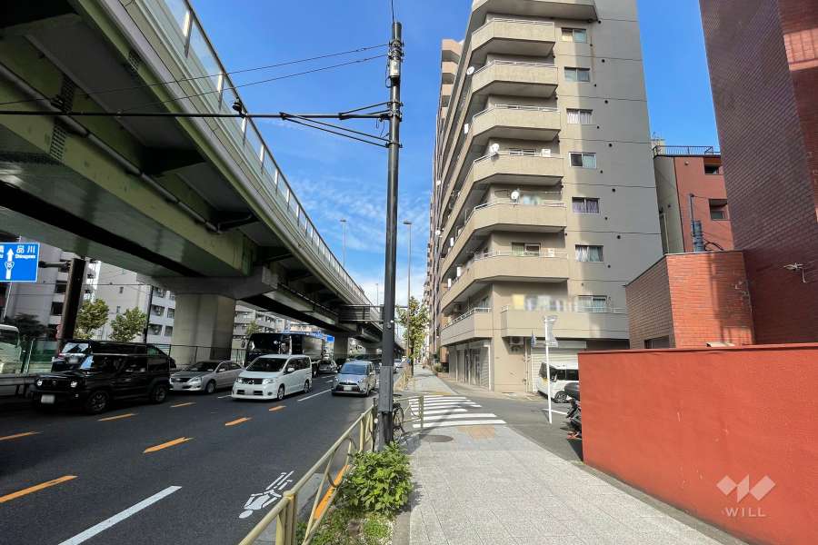 敷地西側の前面道路　