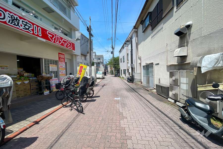 敷地東側の前面道路