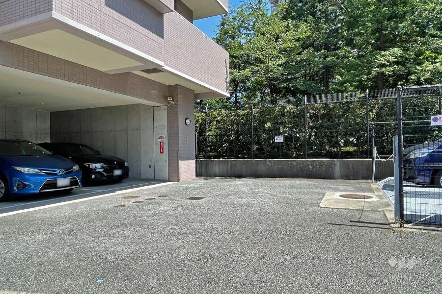 敷地内駐車場（屋内平面式・屋外機械式）
