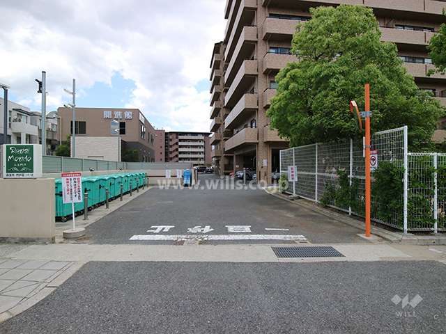 駐車場出入り口