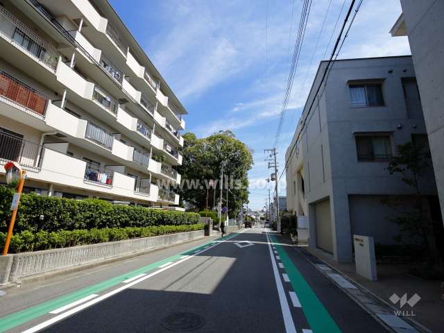 敷地南側の前面道路