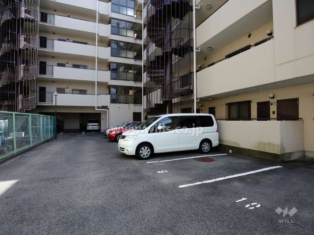 敷地内駐車場（屋外平面式）