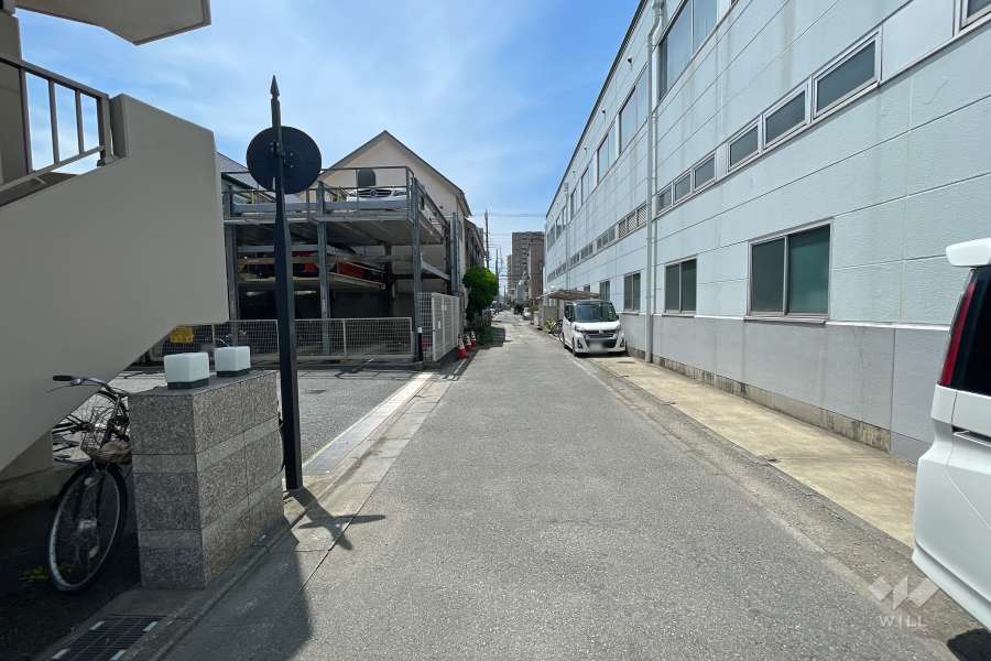 敷地北側の前面道路
