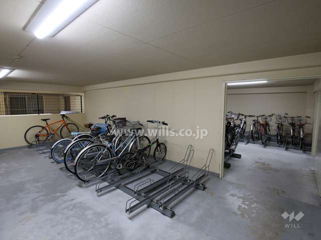 屋内にある駐輪場
